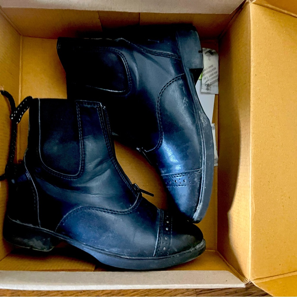 Riding Paddock Boots in Excellent Condition!Perfect for horseback lessons/rides!